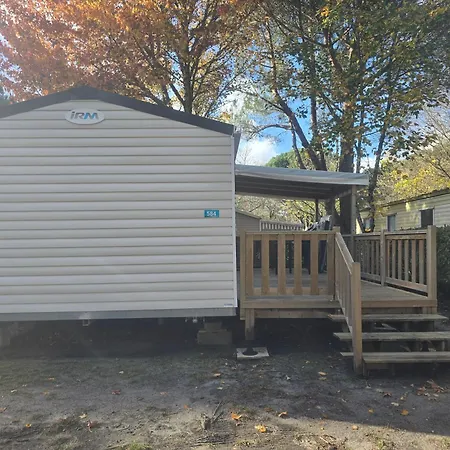 Mobil 8 Personnes مكان تخييم